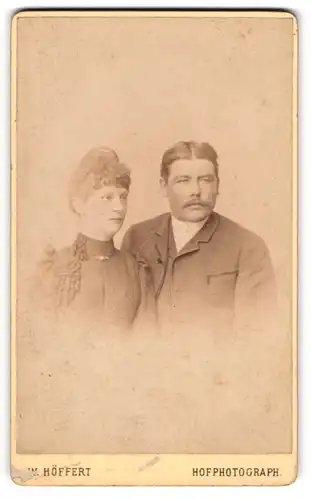 Fotografie W. Höffert, Berlin, Portrait bürgerliche Eheleute, um 1890
