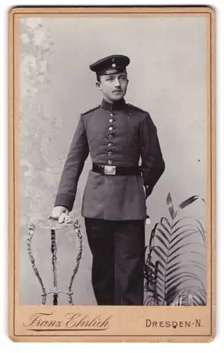 Fotografie Franz Ehrlich, Dresden-N, Portrait Soldat in Uniform