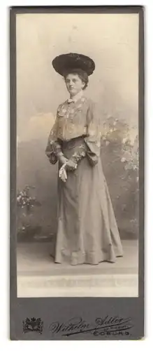 Fotografie Wilhelm Adler, Coburg, Portrait Dame mit Hut