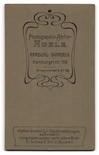 Fotografie Atelier Adele, Hamburg, Portrait junger Herr im Anzug mit Krawatte