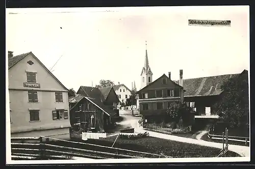 Foto-AK Schönholzerswilen, Strassenpartie mit Stoewer Autohandel und Kirche