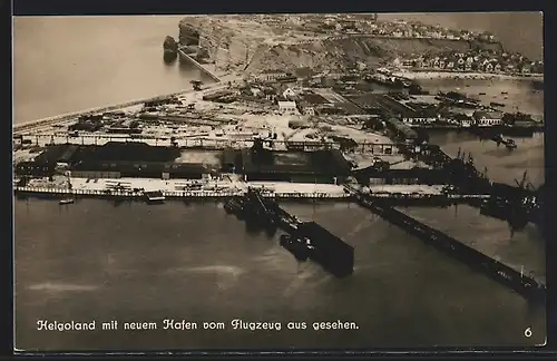 AK Helgoland, Küstenpartie mit neuem Hafen, Fliegeraufnahme