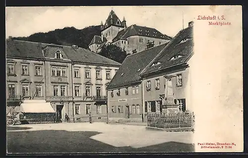 AK Liebstadt i. S., Marktplatz mit Gasthof zum schwarzen Kleeblatt und Denkmal