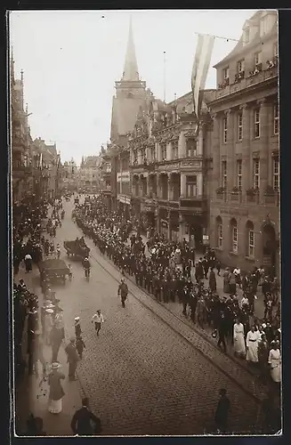 Foto-AK Erfurt, Lutherfest 1917, Angerstrasse mit Festzug