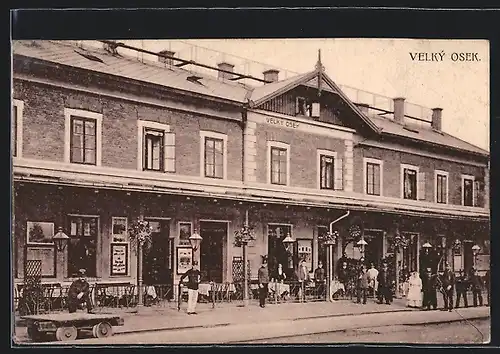 AK Gross-Wossek, Gasthaus am Bahnhof