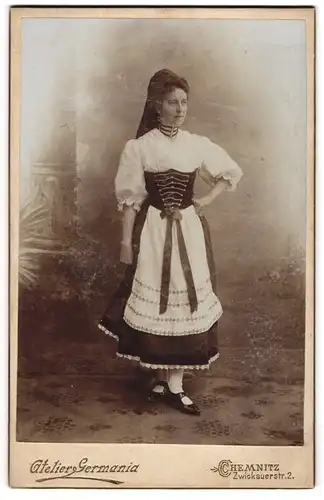 Fotografie Atelier Germania, Chemnitz, junge Frau in Tracht