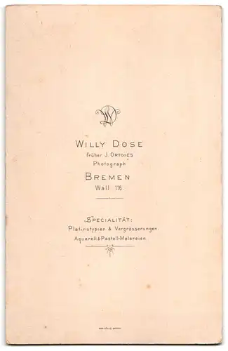 Fotografie Willy Dose, Bremen, junger Knabe als Geiger mit Violine / Geige