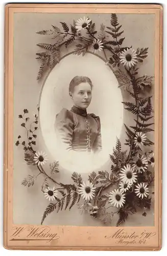 Fotografie W. Welsing, Münster i. W., junge Dame im Kleid mit Puffärmeln, im Passepartout