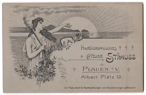 Fotografie Atelier Strauss, Plauen i. V., drei niedliche kleine Mädchen in weissen Kleidern