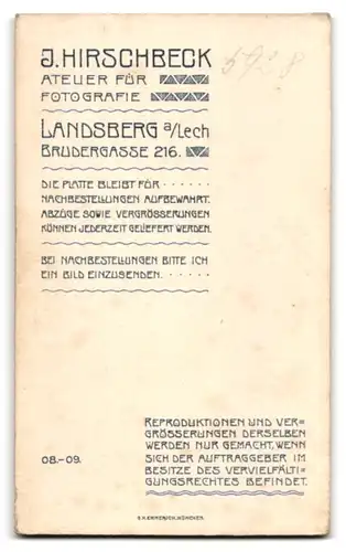 Fotografie J. Hirschbeck, Landsberg a. Lech, Brudergasse 216, Junge schöne Frau in schwarzem Kleid mit weisser Fliege