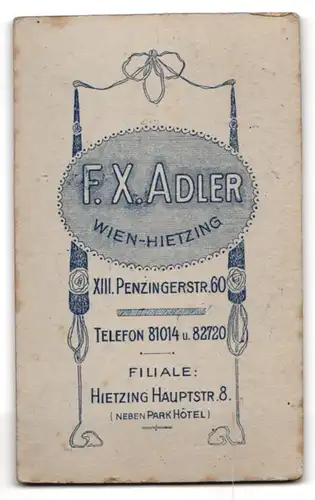 Fotografie F. X. Adler, Wien-Hietzing, Hauptstr. 8, Dame in weissem Kleid mit markantem Gesicht und schmalen Lippen