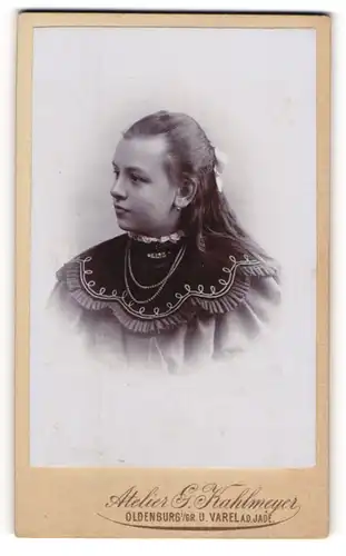 Fotografie G. Kahlmeyer, Varel a. d. Jade, Mädchen im Sonntagskleid