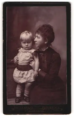 Fotografie Joh. Fr. Braae, Horsens, Torvet 2, Junge Mutter mit ihrer niedlichen Tochter