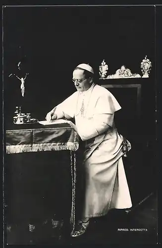 AK Papst Pius XI. beim Unterzeichnen von Dokumenten