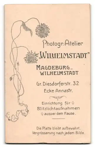 Fotografie Atelier Wilhelmstadt, Magdeburg-Wilhelmstadt, Portrait niedliches Baby im hübschen Kleid