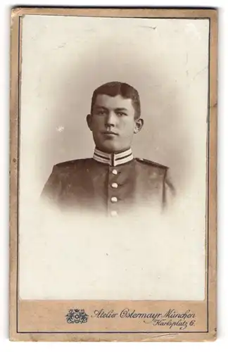 Fotografie Gebr. Ostermayr, München, Portrait Soldat in Uniform