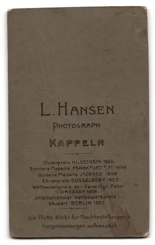 Fotografie L. Hansen, Kappeln, Portrait junger Mann im Anzug mit Fliege