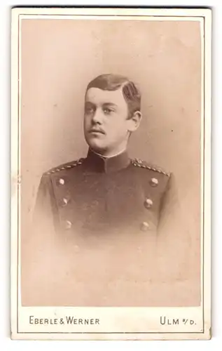 Fotografie Eberle & Werner, Ulm a / D., Portrait Soldat in Uniform
