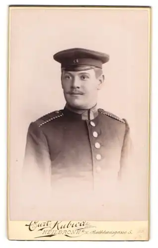 Fotografie Curt Kubica, Heilbronn a / N., Portrait Soldat in Uniform mit Schirmmütze