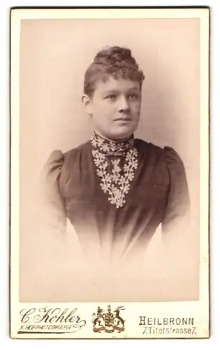 Fotografie c. Kohler, Heilbronn, Portrait junge Dame mit hochgestecktem Haar