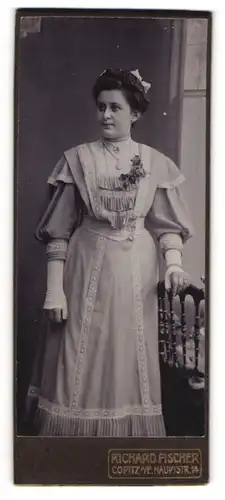Fotografie Richard Fischer, Copitz, Edeldame im edlen Sonntagskleid