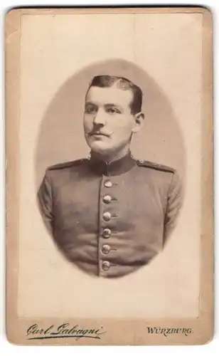 Fotografie Carl Galvagni, Würzburg, Portrait Soldat in Uniform