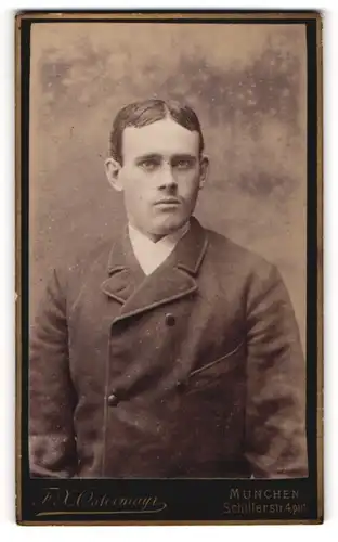 Fotografie F. X. Ostermayr, München, Portrait junger Mann mit Mittelscheitel