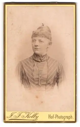 Fotografie J. F. Kolby, Zwickau, Portrait Dame mit zusammengebundenem Haar