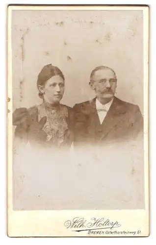 Fotografie Wilh. Holtorp, Bremen, Portrait Dame und älterer Herr