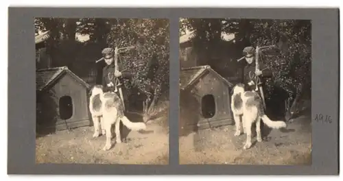 Stereo-Fotografie Bub mit Spielzeugarmbrust und Hund