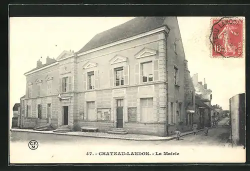 AK Chateau-Landon, La Mairie, Strassenpartie am Rathaus