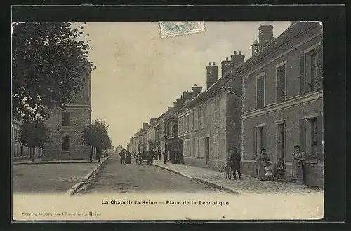 AK La Chapelle-la-Reine, Place de la République