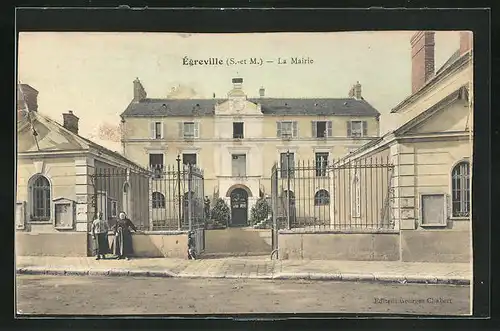 AK Égreville, Rue et la Mairie