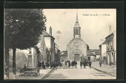 AK Esbly, Denkmal an der Kirche