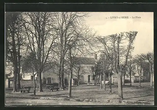 AK Livry-sur-Seine, Rue er la Place