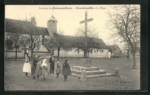 AK Hautefeuille, La Place et l'Eglise