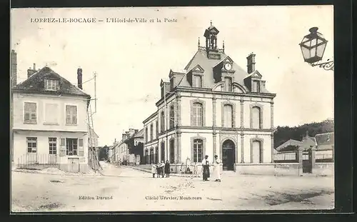 AK Lorrez-le-Bocage, L'Hotel de Ville et la Poste