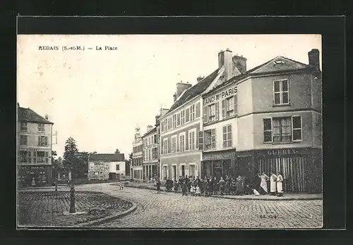 AK Rebais, La Place, Strassenpartie im Ortskern