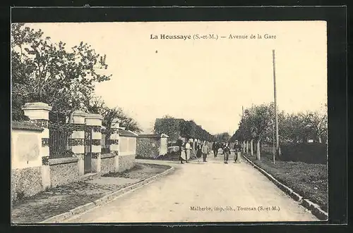 AK La Houssaye, Avenue de la Gare