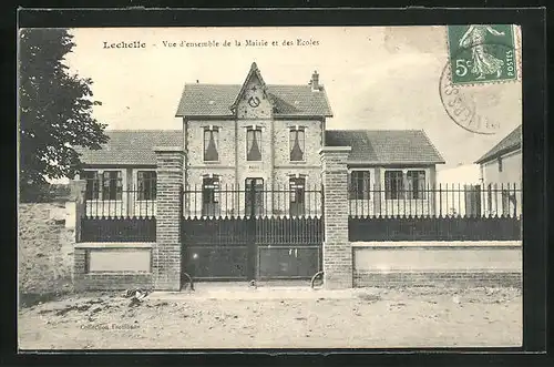 AK Lechelle, Vue d`ensemble de la Mairie et des Ecoles