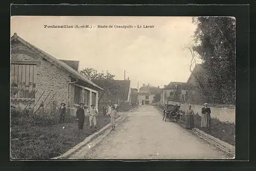 AK Fontenailles, Route de Grandpuits, le Lavoir