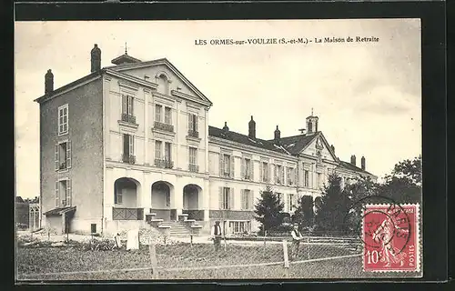 AK Les Ormes-sur-Voulzie, La Maison de Retraite