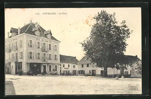 AK Novalaise, Place et Hotel Bellemin Noel