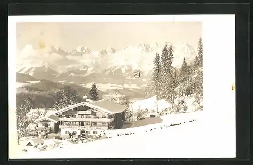 AK Kirchberg, Ortspartie mit Bergen im Winter