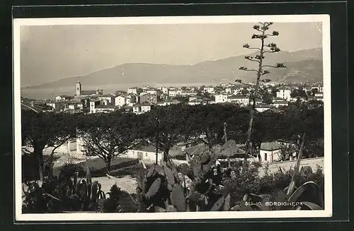AK Bordighera, Panoramablick vom Berg auf den Ort