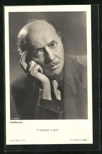 AK Schauspieler Theodor Loos mit Hand am Kopf porträtiert