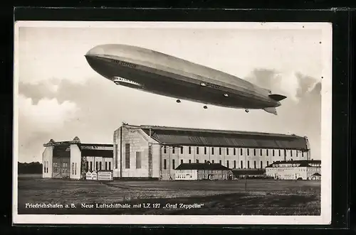 AK Friedrichshafen, Neue Luftschiffhalle mit Zeppelin LZ 127 Graf Zeppelin