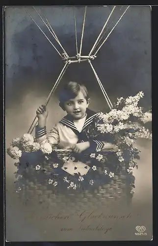 AK Junge im Matrosenanzug in einem Ballon