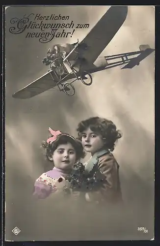 AK Glücksschwein in einem Flugzeug