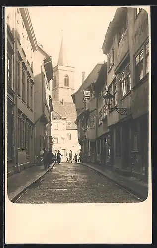 AK Erfurt, Strasse Kürschnergasse mit Passanten